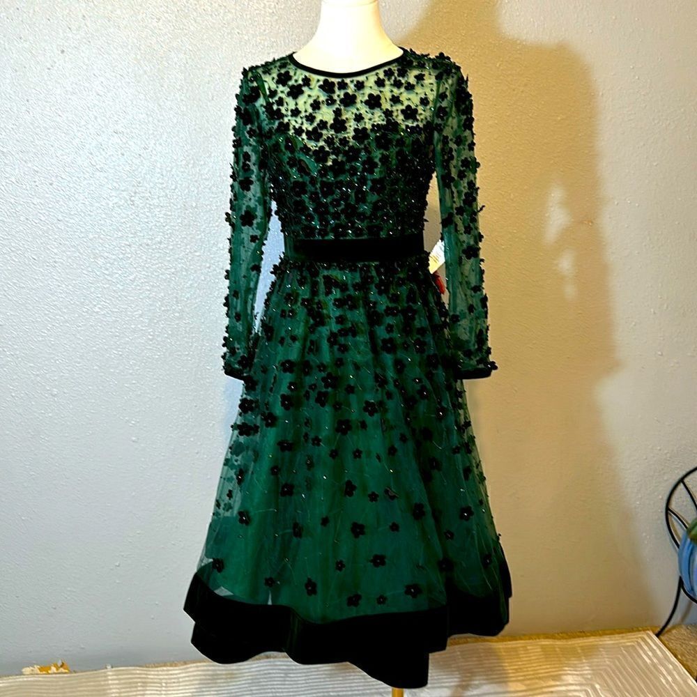Mac Duggal 67007 women’s embellished illusion 3D floral detailing dress size 4